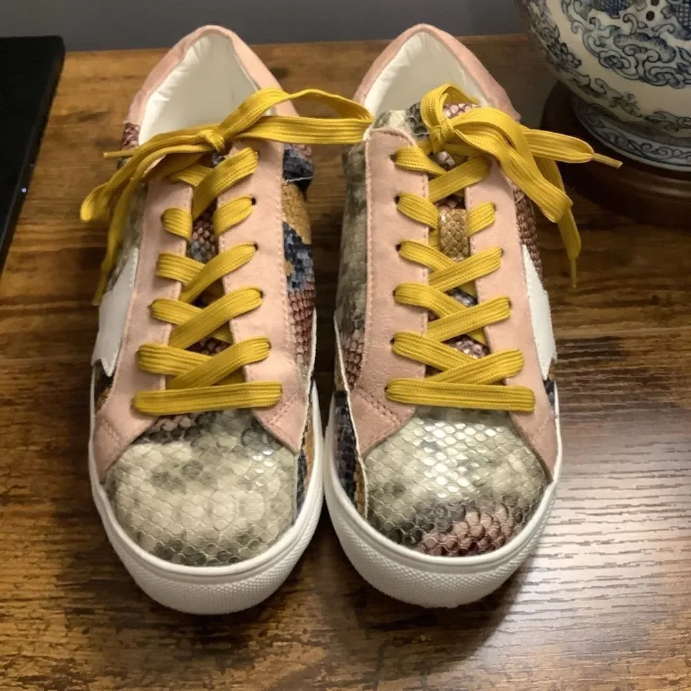 Nature Breeze Multicolor Snake Print and Pink‎ Suede Sneakers 👟